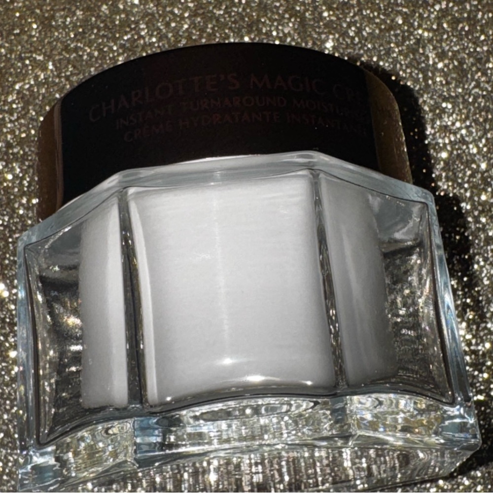Charlotte Tilbury Magic Cream Anti-Aging Moisturizer 50mL - Picture 4 of 11